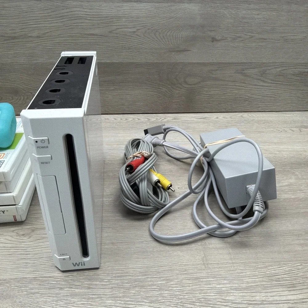 Nintendo Wii White U.S. Model RVL-001 Bundle 1 Remote W/ Case 5‎ Games And Cords